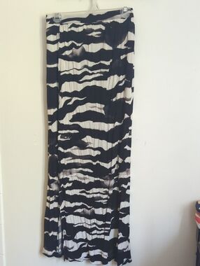 H&M Black and White Print Maxi Skirt